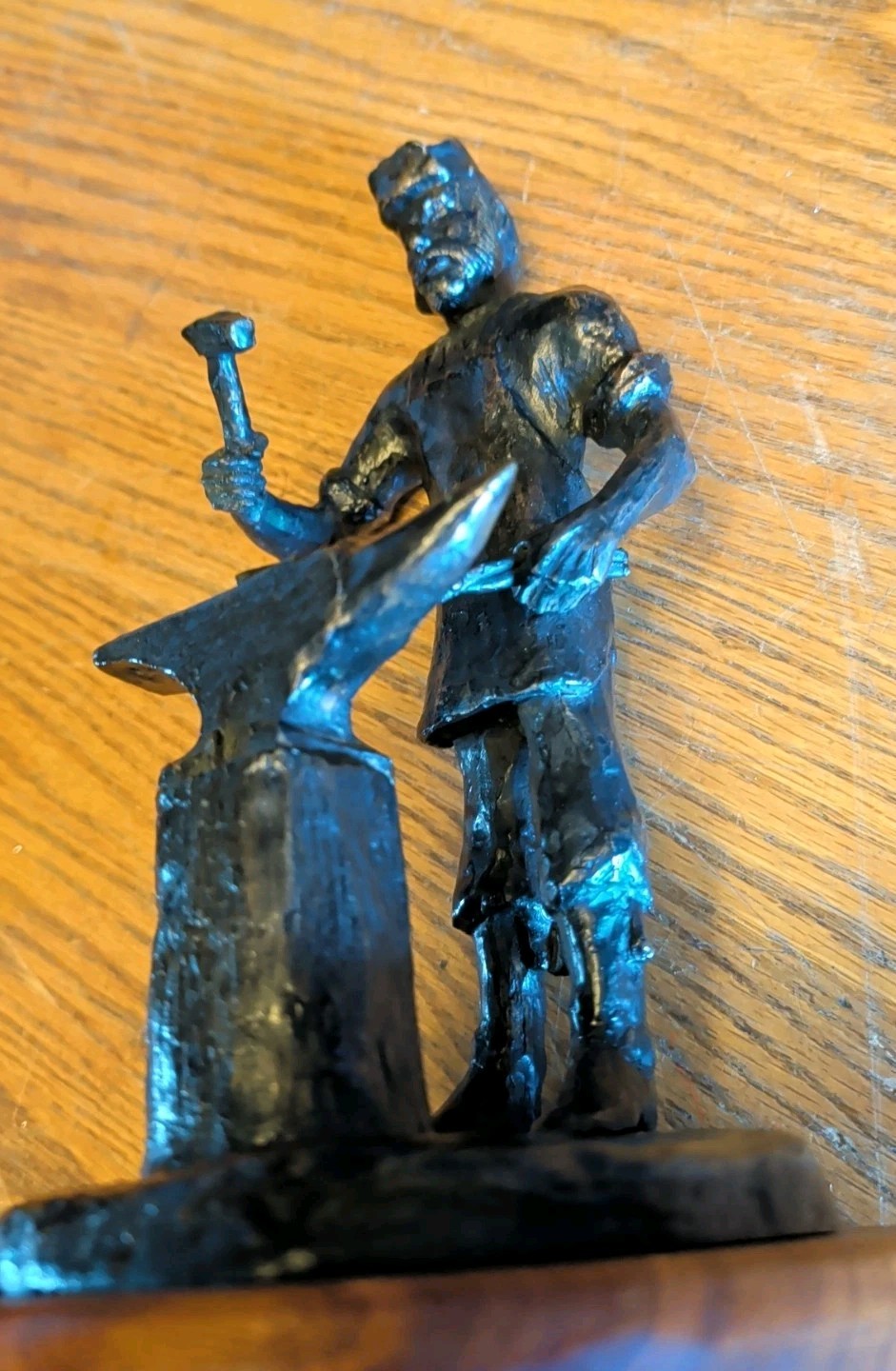JOHN FRENCH HEAVY BRONZE METAL STATUE FIGURE BLACKSMITH HORSESHOE 1976 RARE VTG