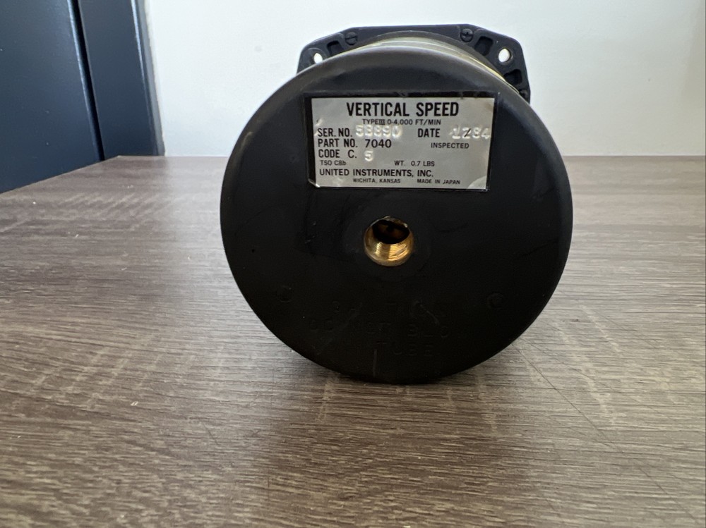 United Instruments, Inc. Beechcraft Vertical Speed Indicator P/N: 7040
