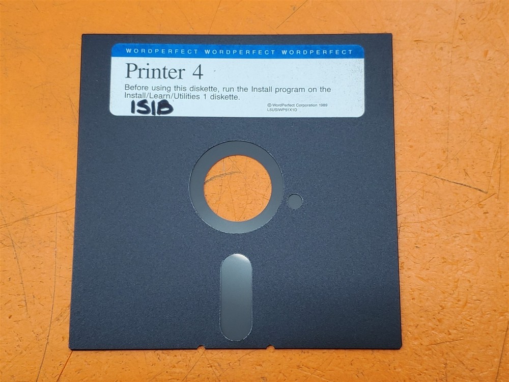 ⭐️⭐️⭐️⭐️⭐️ **INCOMPLETE** 1989 WordPerfect 5.25" Floppy Disk Set