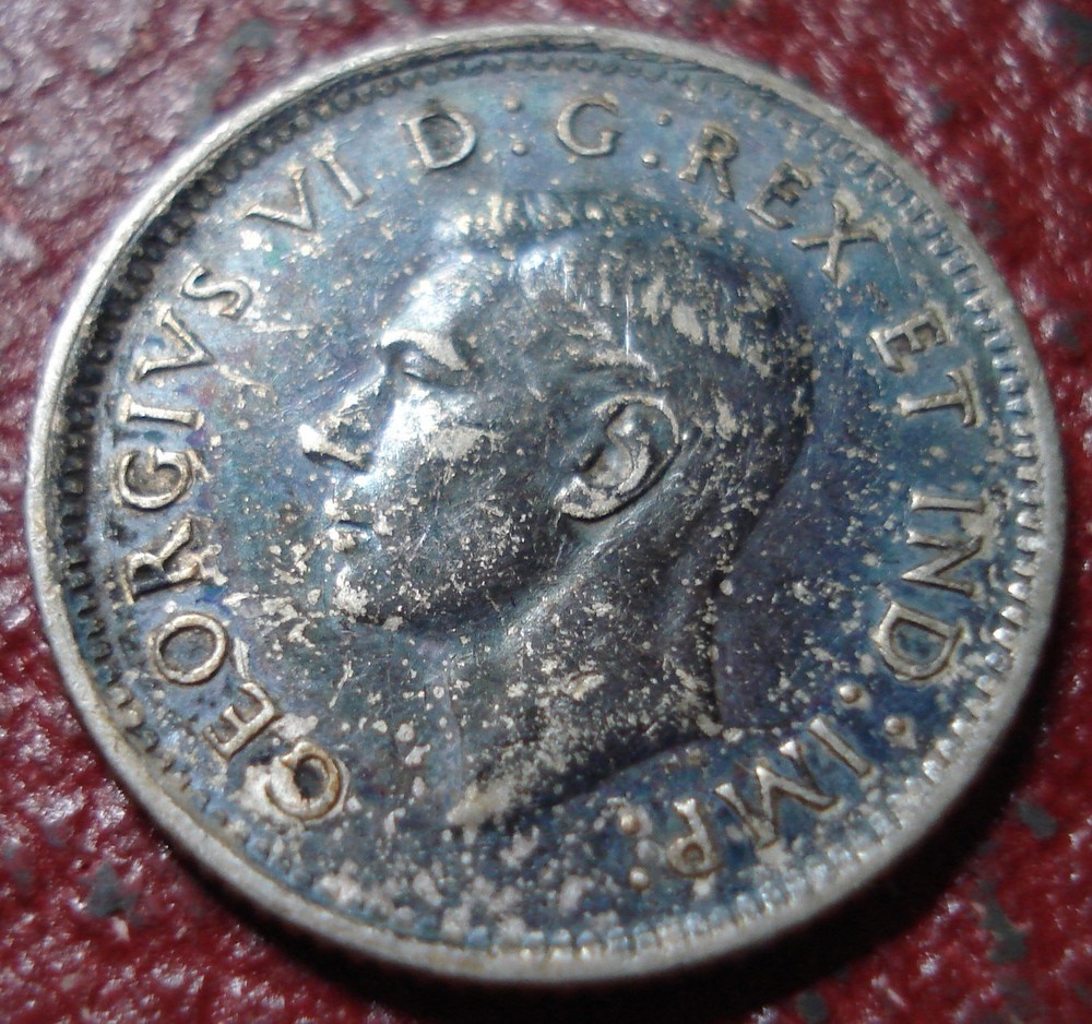 1943 CANADA 10 CENTS IN VF-EF CONDITION
