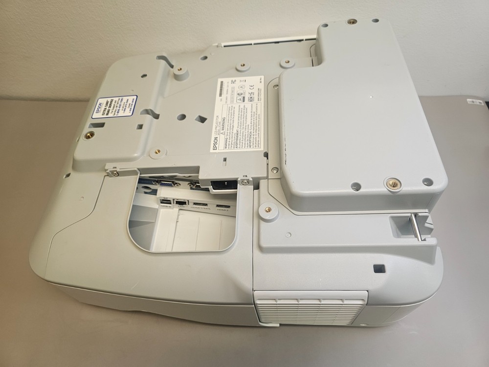 Epson PowerLite 685W 3LCD Projector (831HRS)