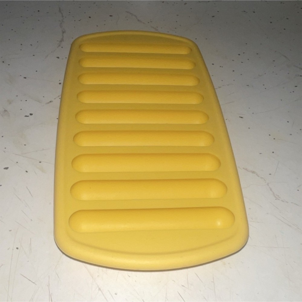 Yellow Silicone Flexible Ice Cube Tray Mold, 7-Cavity Rectangle