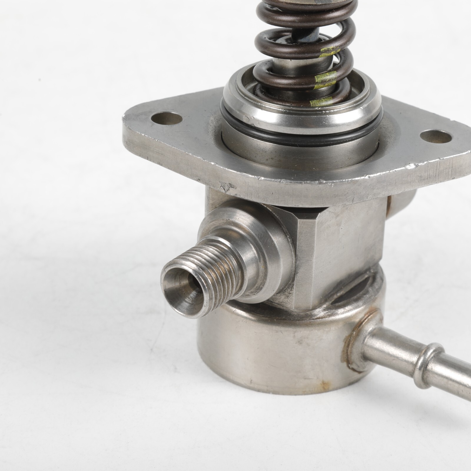 US New High Pressure Fuel Pump For 2014-2019 HYUNDAI 3.3L 3.8L 35320-3C220