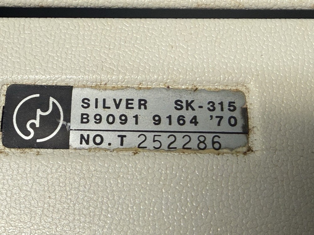 Singer/Silver Studio Sk-313 Knitting Machine And Accessories Untested