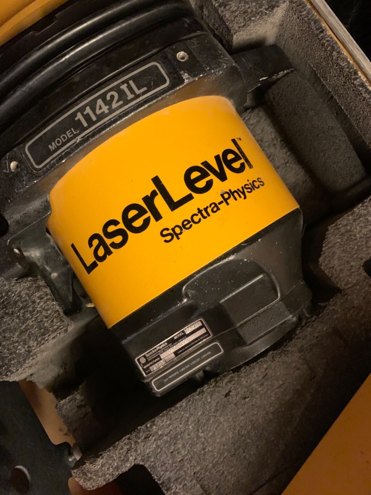 Spectra Physics Baulaser 1142IL mit Stativ