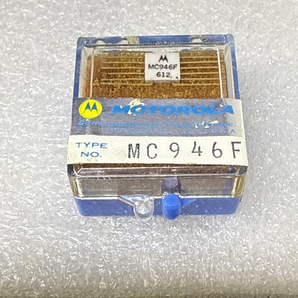 MC946F MOTOROLA QUAD 2-INPUT NAND GATE INTEGRATED CIRCUIT (IC)