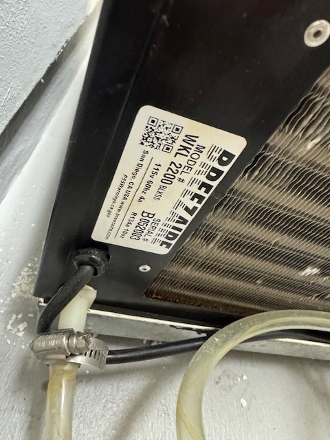 BREEZAIRE WKL 2200 Black Aluminum Cooling Unit