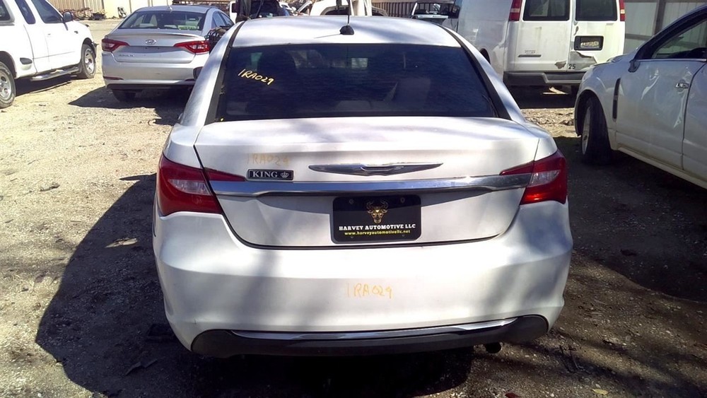 200 2014 High Mounted Stop Light 104799431