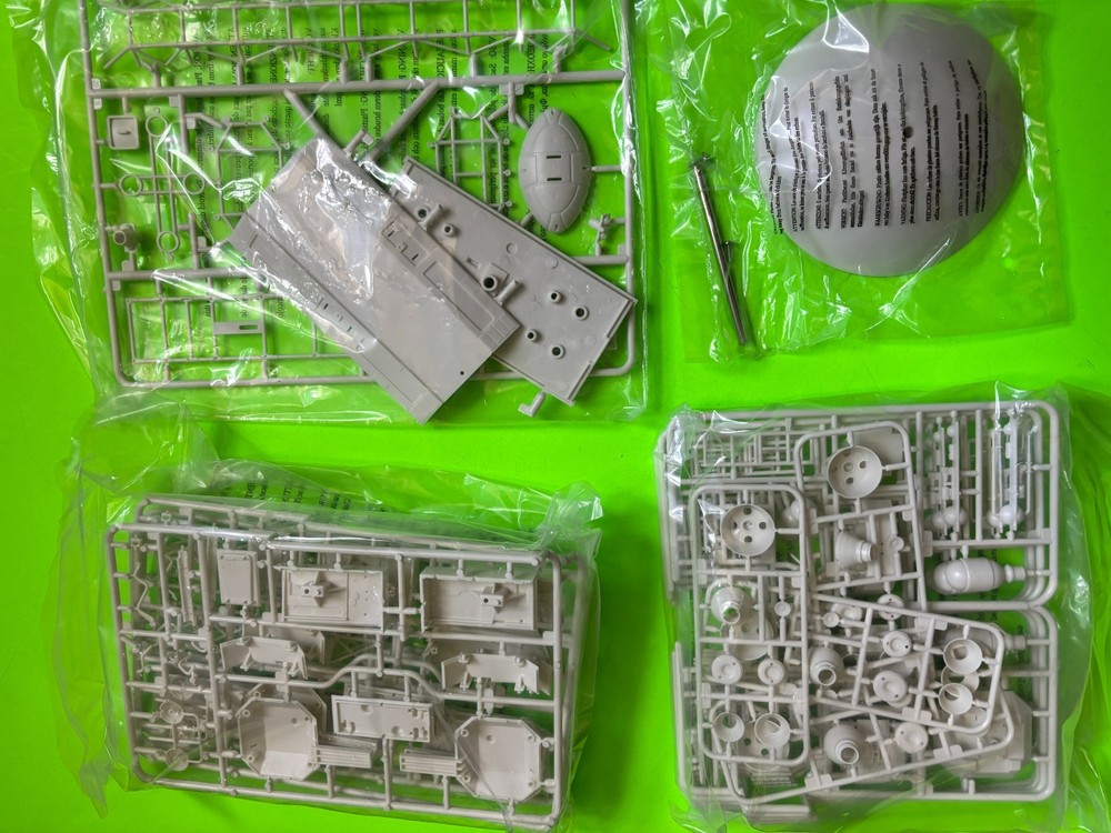 SPACE 1999 EAGLE TRANSPORTER MODEL KIT 14 INCH VERSION MPC NEW COOL LOOK!!