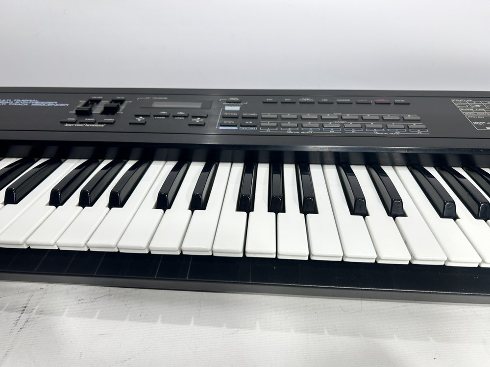 ROLAND D20 61 KEYBOARD W/CORD (P14022430)