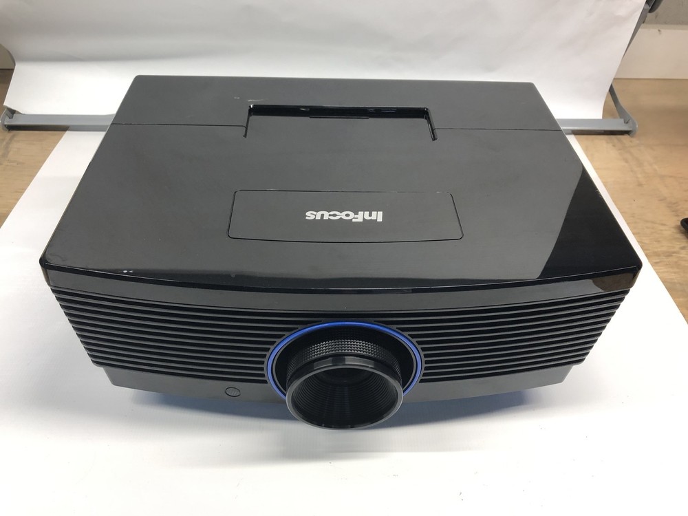 InFocus Model IN5312 Projector Below 1000Hrs Black Read Description