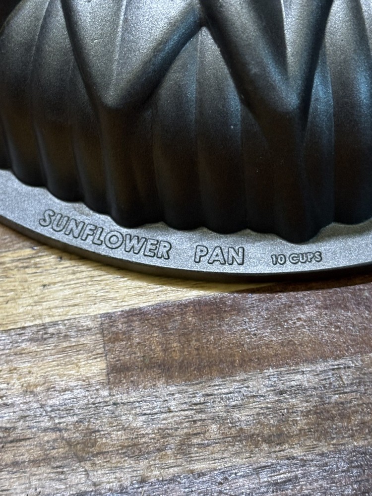 Nordic Ware Sunflower Cast Iron Cake Pan