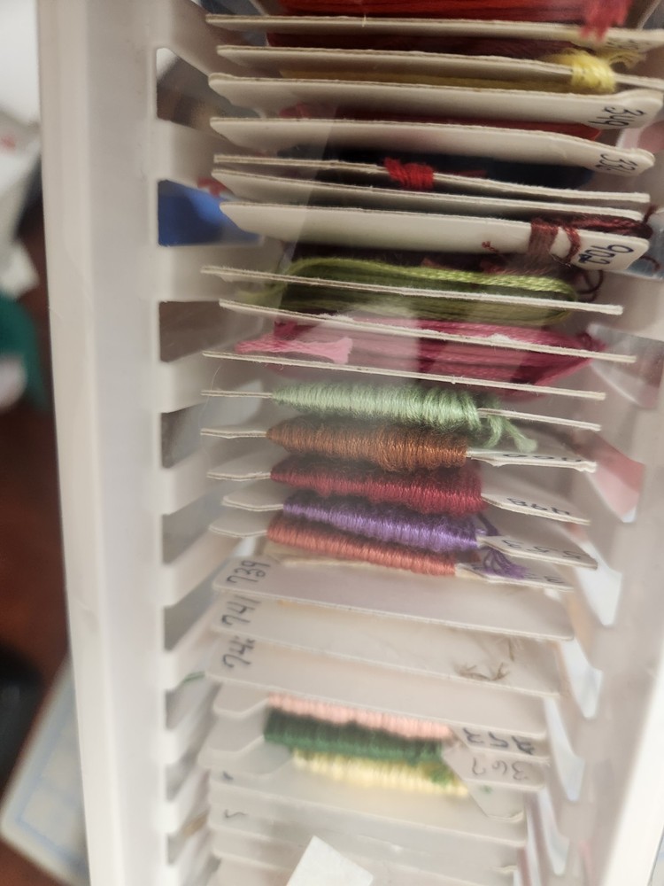 Embroidery & Cross Stitch Carded Floss/Thread in Containers