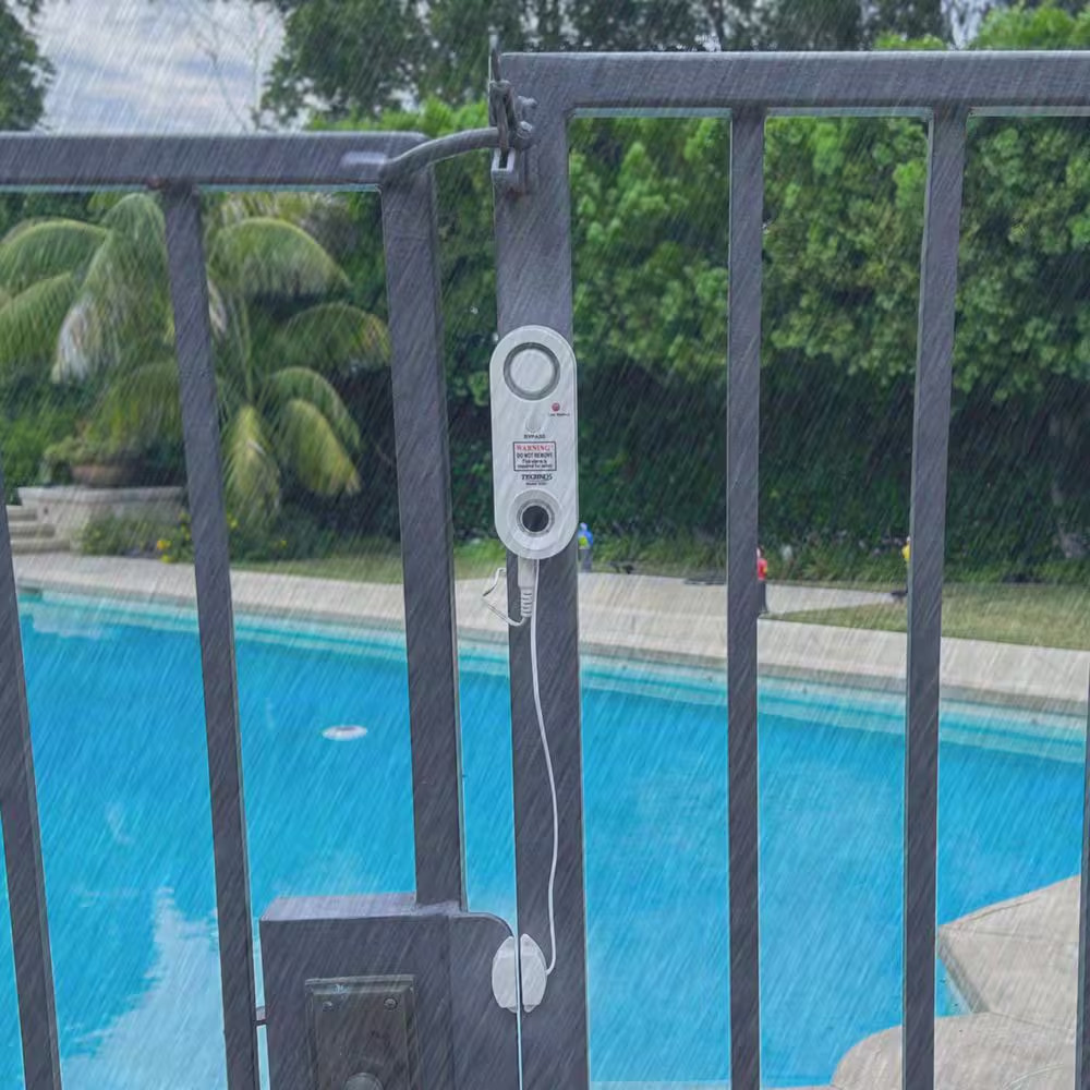 Safe Pool Alarm with High-Visibility Strobe Light