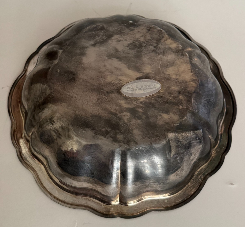WM A ROGERS Silverplate Set 2 Scalloped Shell Serving Bowls 9.5" Vintage
