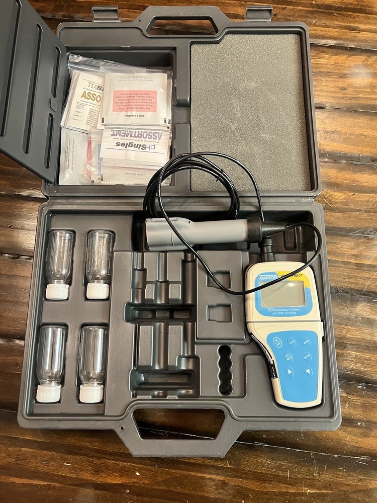 Oaktron PC 10 Waterproof Handheld Meter pH/Conductivity/Temperature