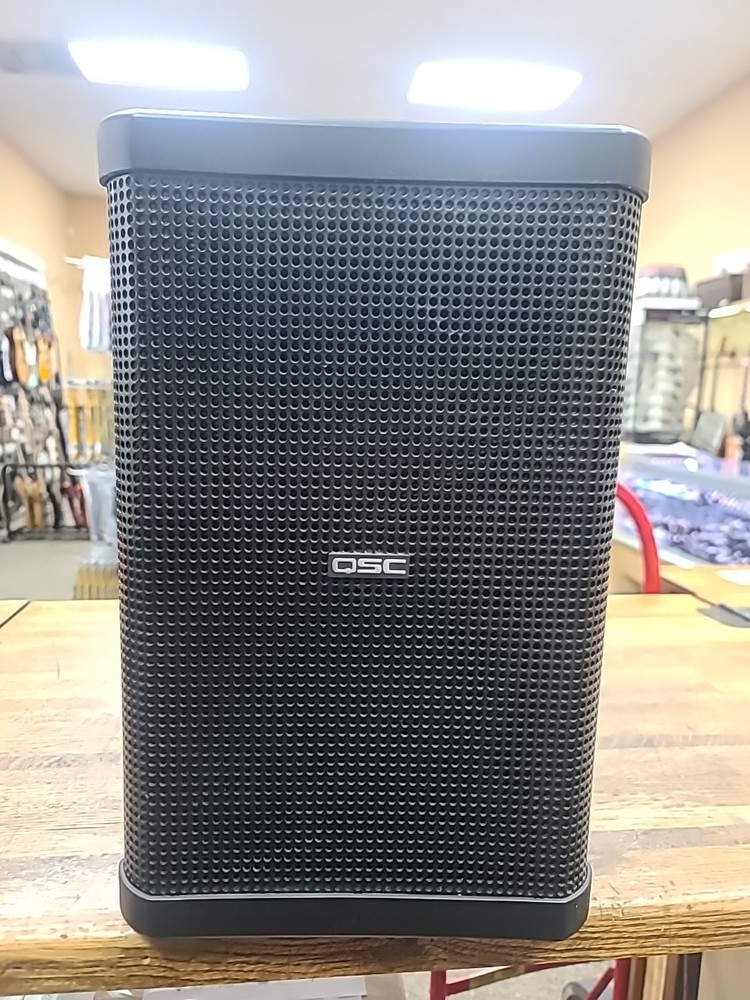 QSC Subwoofer AD-S28Tw Surface Mountable Subwoofer