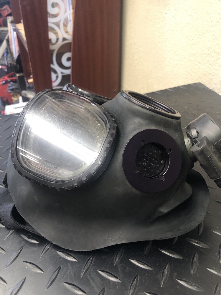 US Military Surplus M-40 Protective Gas Mask