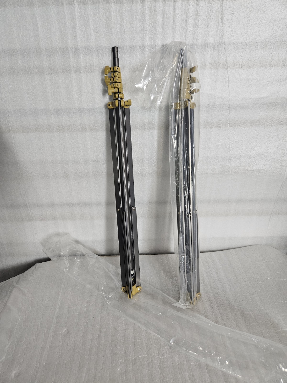 2 Lowel Uni Stand UN‑33 Lightweight Adjustable for Pro/Omni/Tota/V-Light New