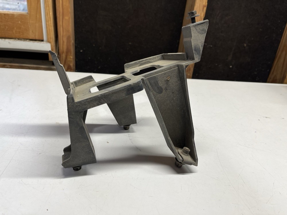 95-00 OBS GMT400 Fuse Box Bracket 15993635