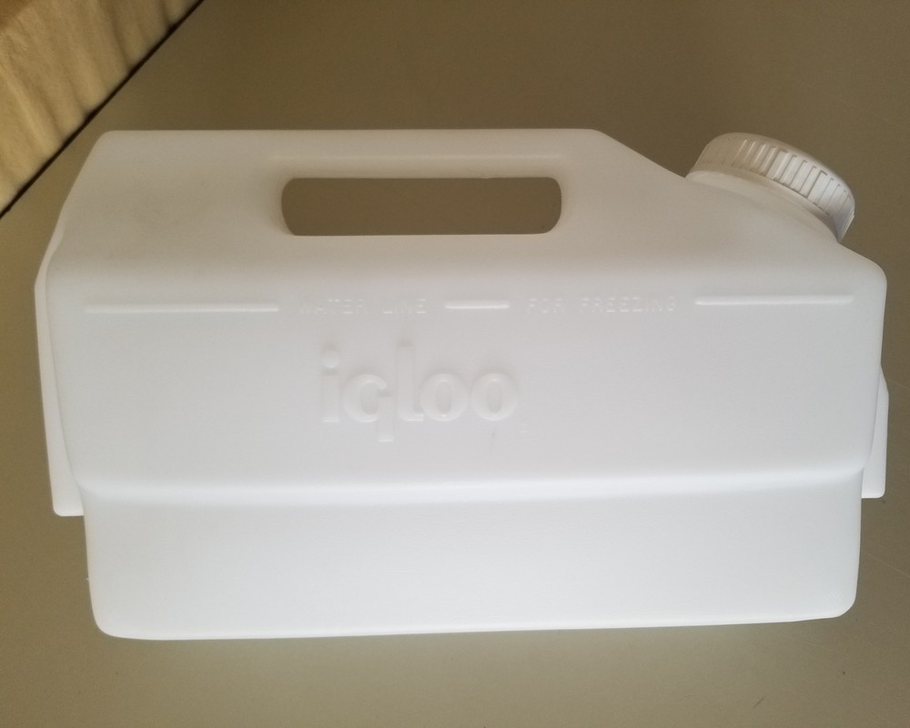 Vtg Igloo Large Refillable Water/Freeze Ice Container Insert. [E2 31]