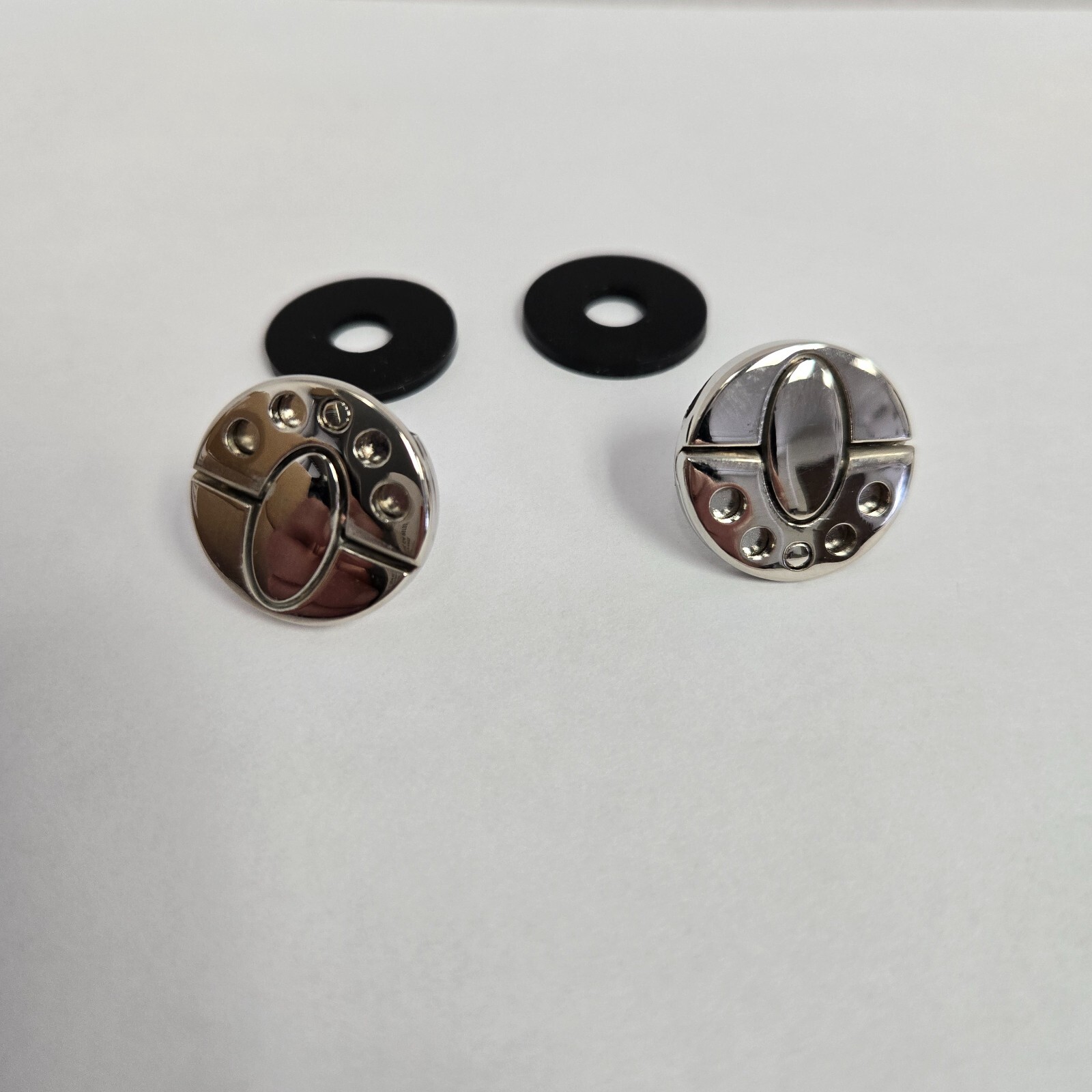 Bell Moto-9S Flex/Moto-9 Mips ReplacementVisor Screws Chrome Silver ( 2 Pieces)