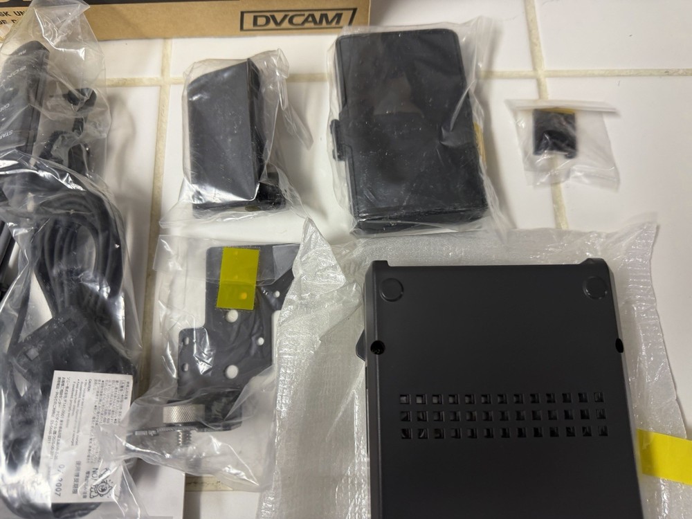 SONY DSR-DU1 + CA-DU1 + PDVM-32N/3 Compact Videodisk Unit Bundle