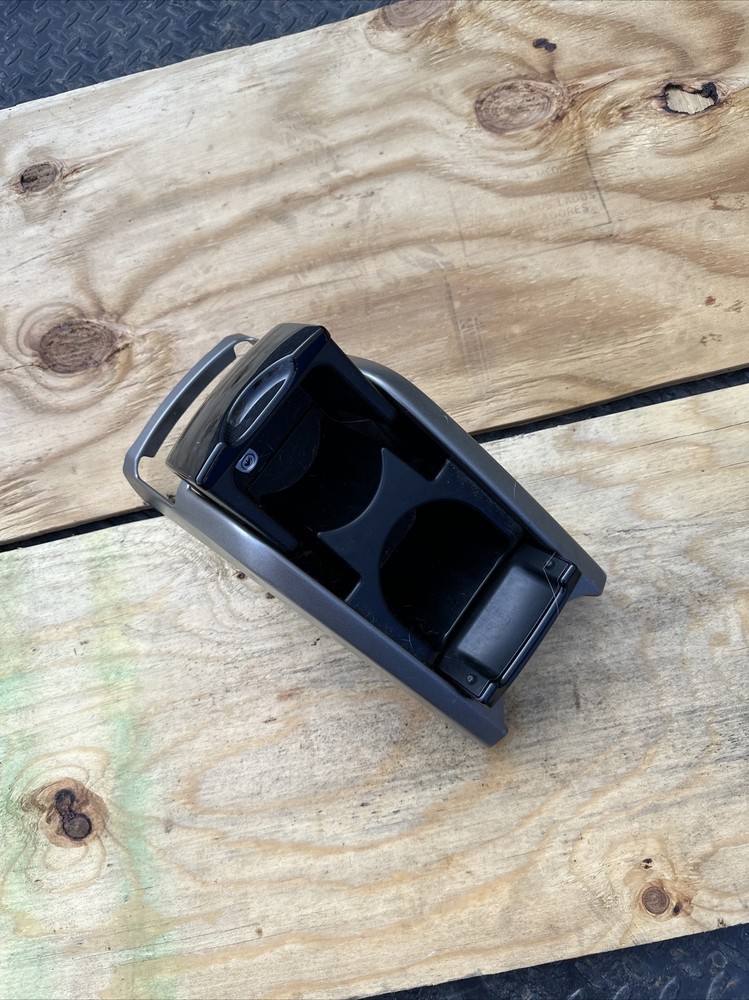 2004 TOYOTA PRIUS CUP HOLDER (FRONT)