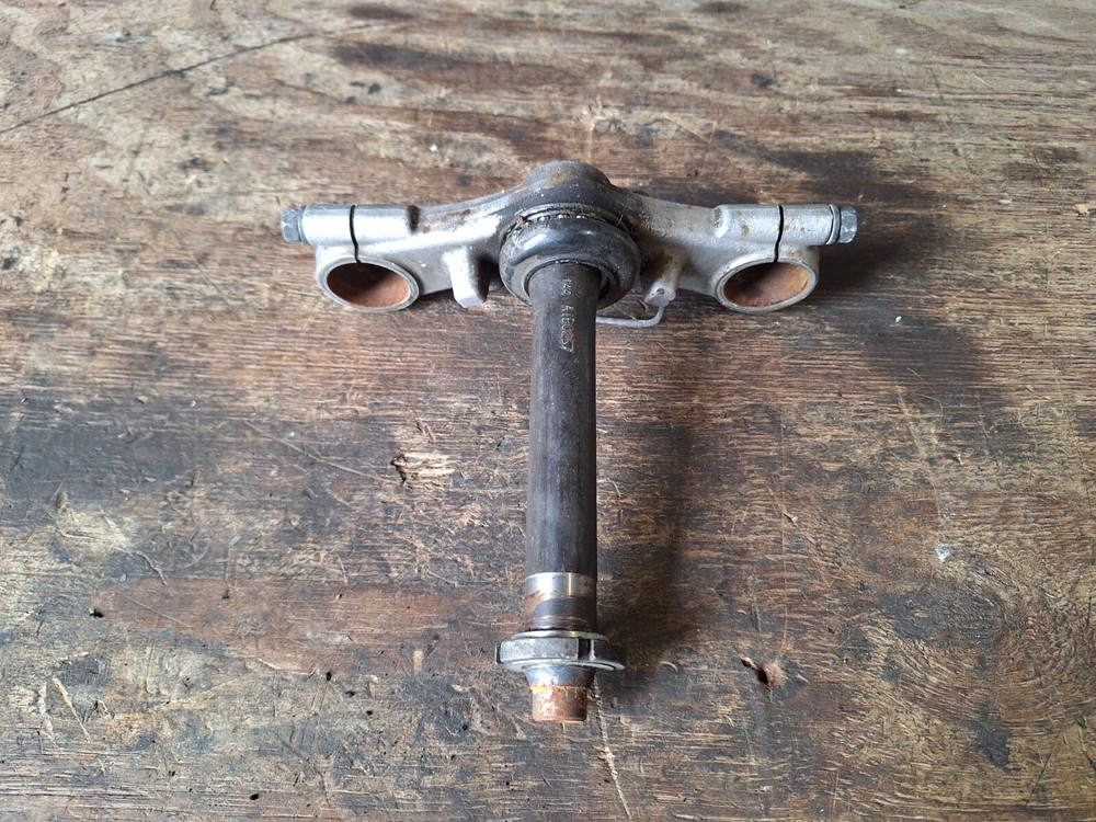 Suzuki GS 500 - Lower Bottom Fork Yoke Clamp Handlebar Mount Bracket Stem