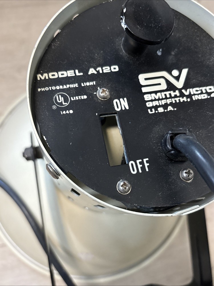 SMITH-VICTOR Photographic Light A120 White Working/missing Switch