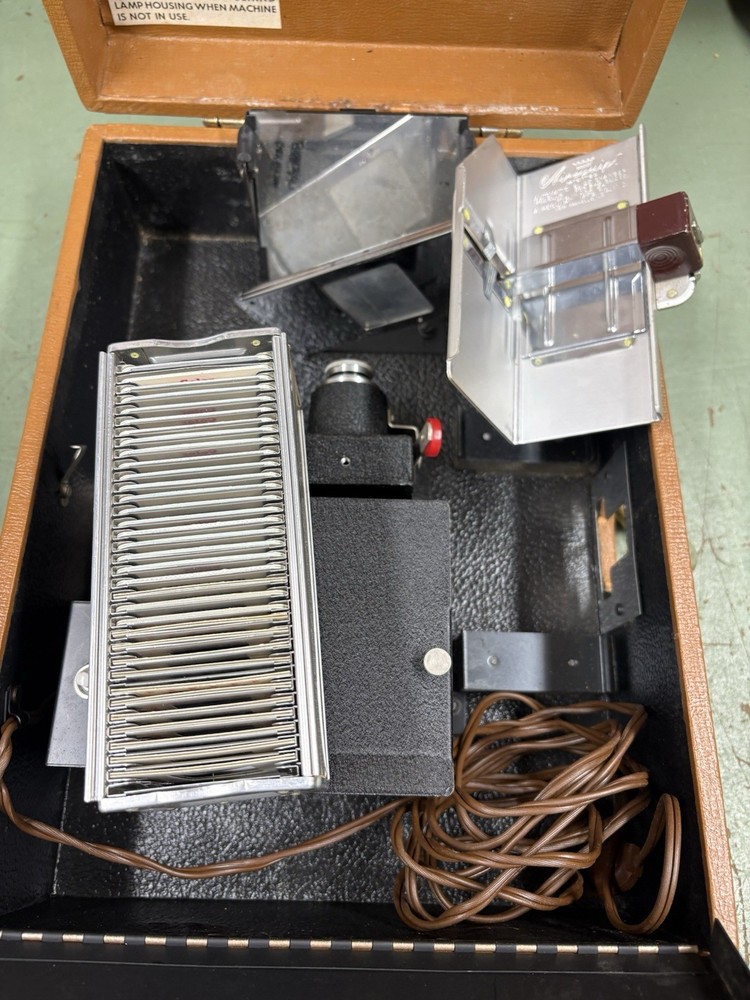 vintage slide projector Portable With Automatic Slide Changer Working