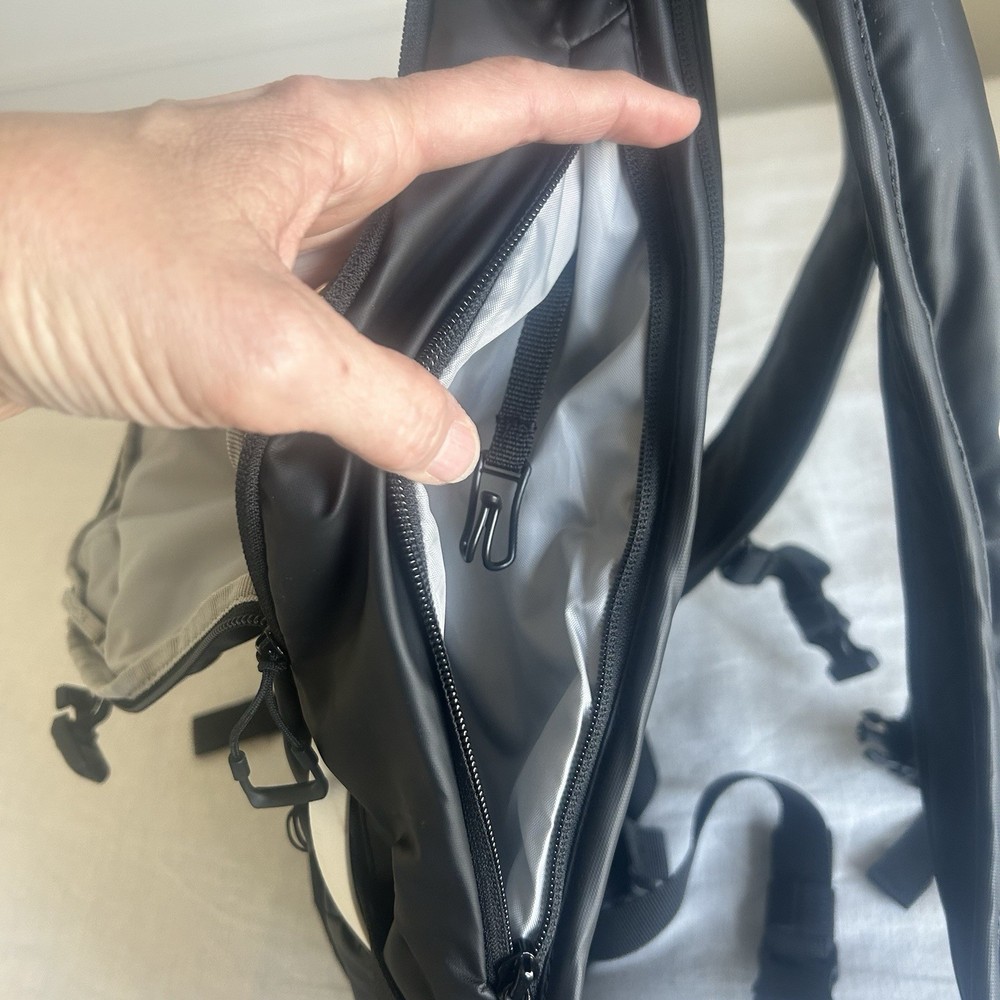 Camelback PowderHound 12L Hydration Pack Backpack Water Snow Shield Preowned