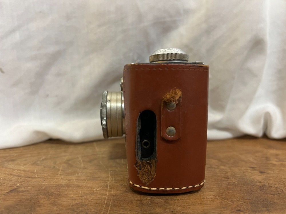 - Vintage UNTESTED - Argus: C3 w/ Leather Case