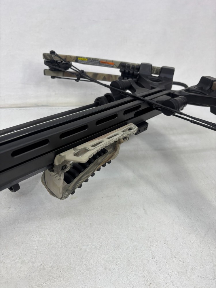 CENTER POINT SNIPER ELITE 370 WHISPER CROSSBOW W/ CASE