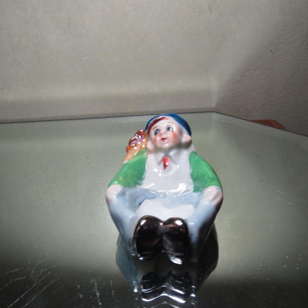 Early Japanese trinket dish Man seated