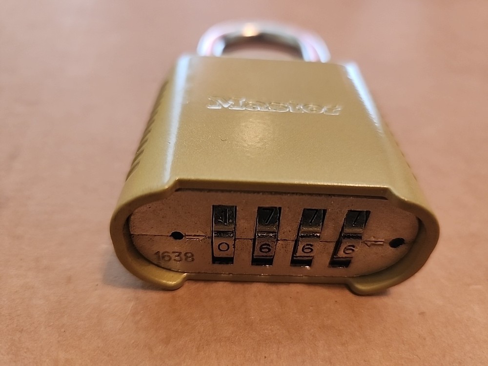 MASTER LOCK 875DLF COMBINATION 1-1/2" (38MM) SHACKLE SET & RESET (P65010)
