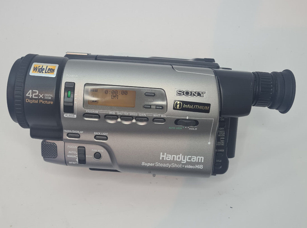 Sony CCD-TR3100E Handycam Video 8 Camcorder Bundle Fully Working