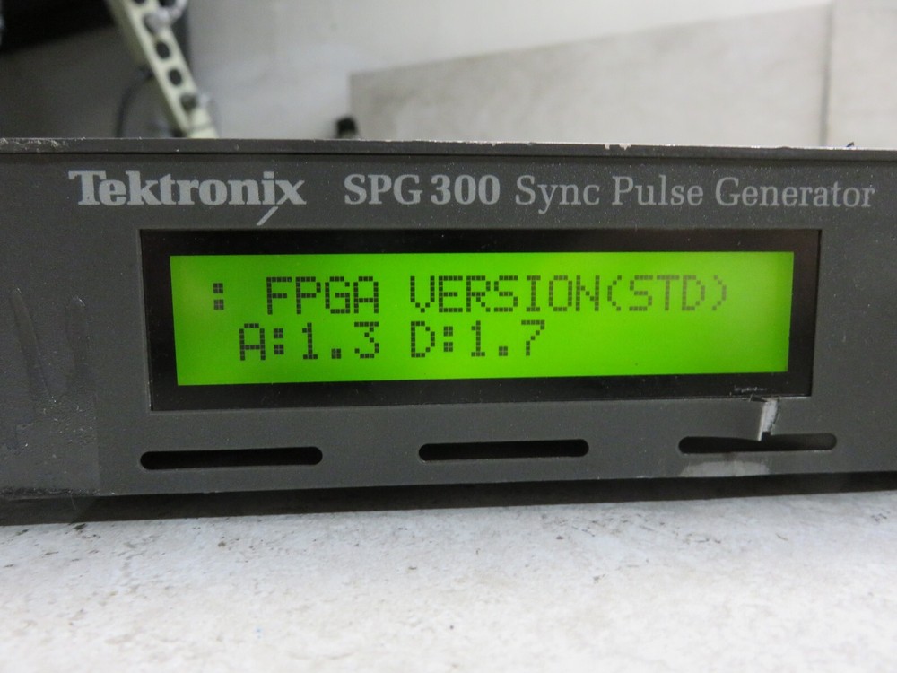 TEKTRONIX SPG-300 DIGITAL SYNC PULSE GENERATOR