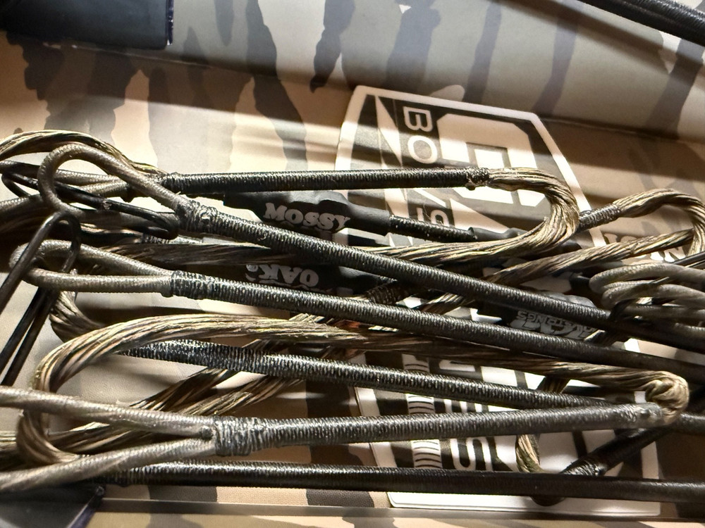 Limited Edition Gas Bowstrings Mathews ARC 30 Mossy Oak Bottomlands String Set