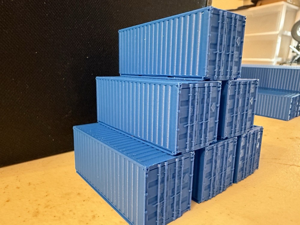 6 Ho Scale 20ft Shipping Containers