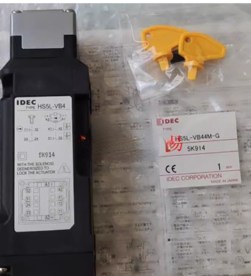 1pcs New  IDEC  Safety Door Switch  HS5L-VB44M-G