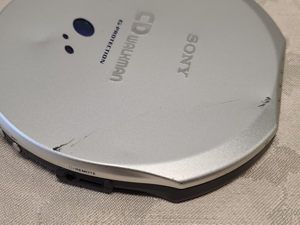 SONY Walkman D-EJ915 CD Player & Battery Case