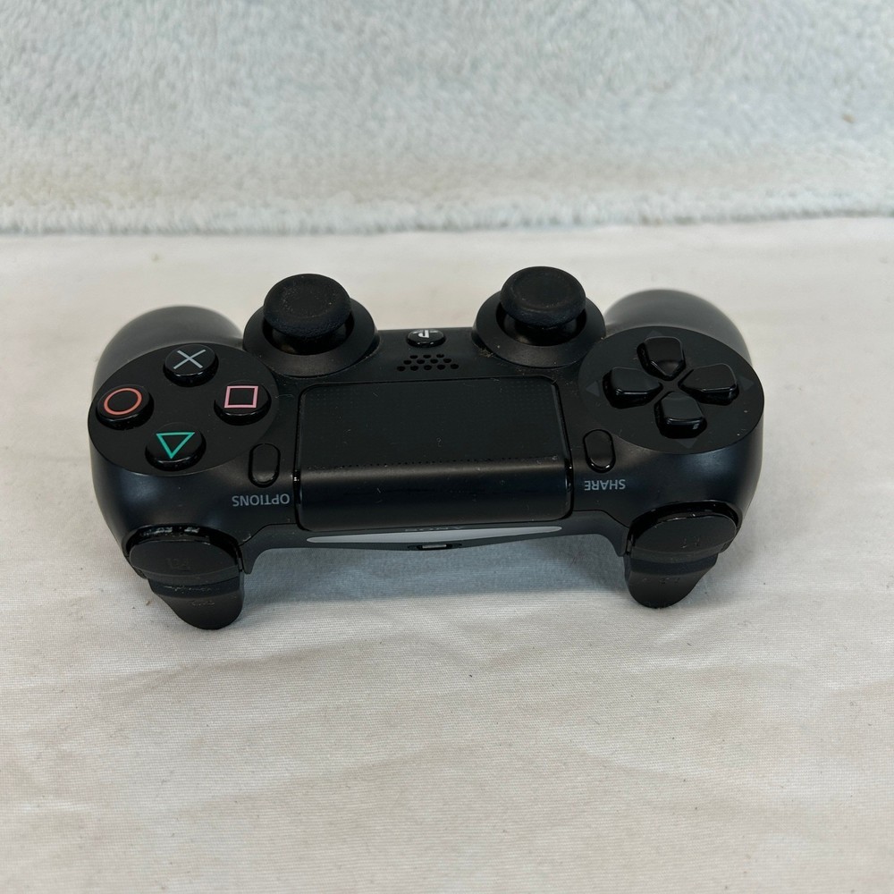 2 Sony PlayStation DualShock 4 Wireless Controllers & Energizer Charging Station