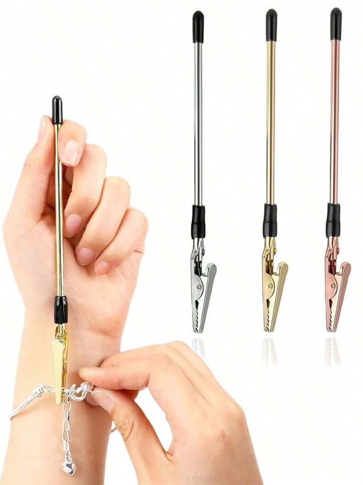 Bracelet wearing auxiliary tool, random color