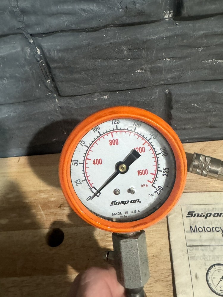 SNAP-ON EEPV303A MOTORCYCLE COMPRESSION TESTER - No Accessories