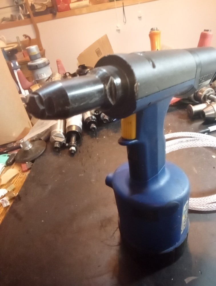 Gesipa Taurus Rivet Gun. Pneumatic Hydraulic