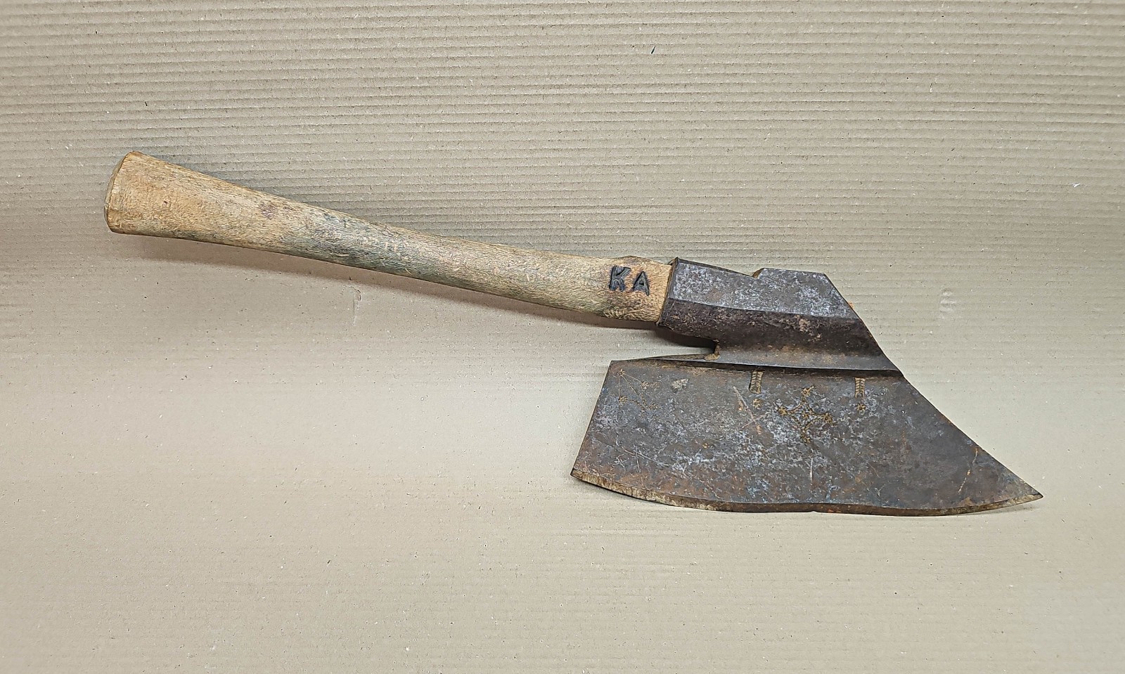 5,3 LBS ANTIC RARE GERMAN QUALITY FORGED AXE HEAD HATCHET