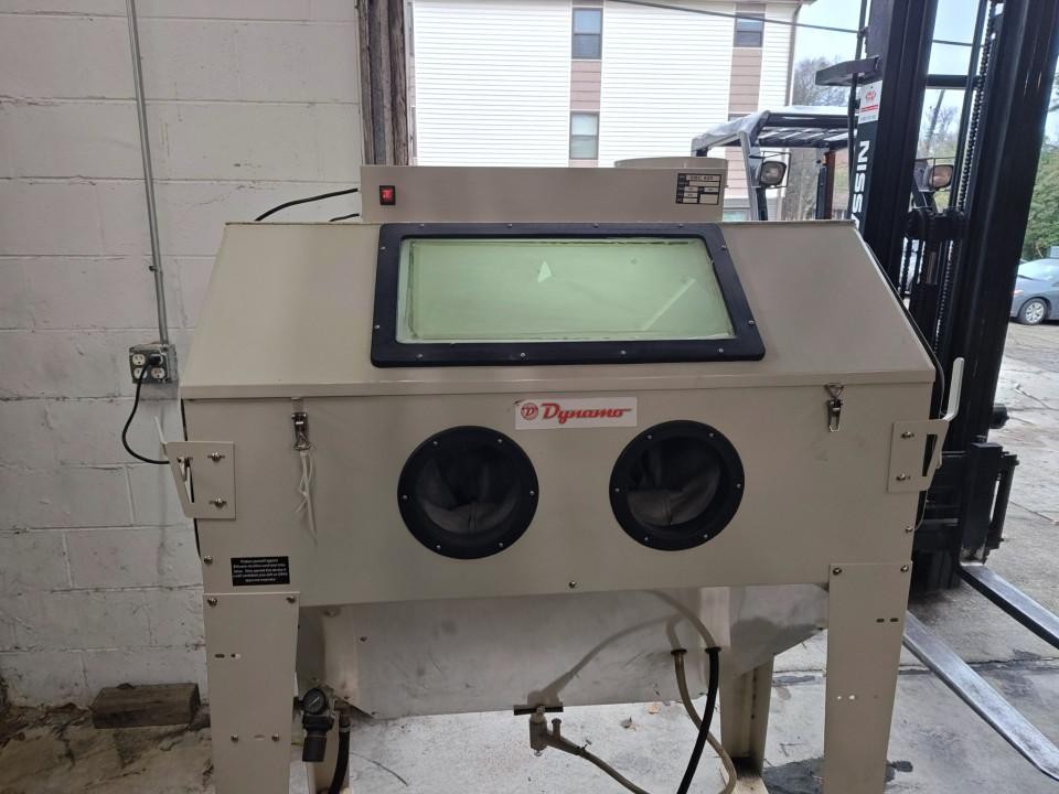 SBC420 Dynamo/Atlas Media Sandblaster, 15 cfm, 65" Tall