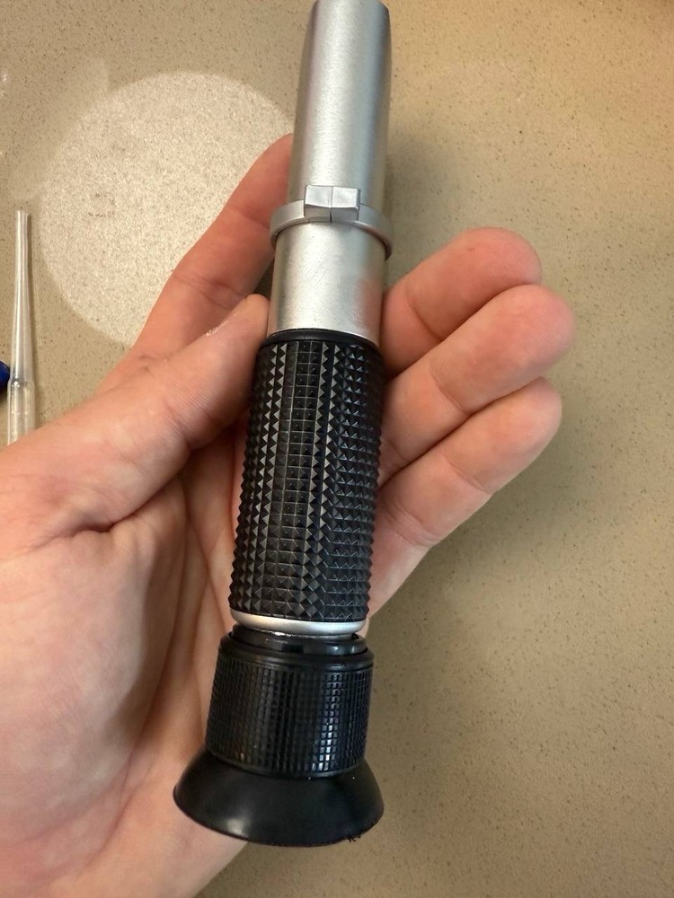 RHB-32ATC Handheld Refractometer with ATC 0–32%