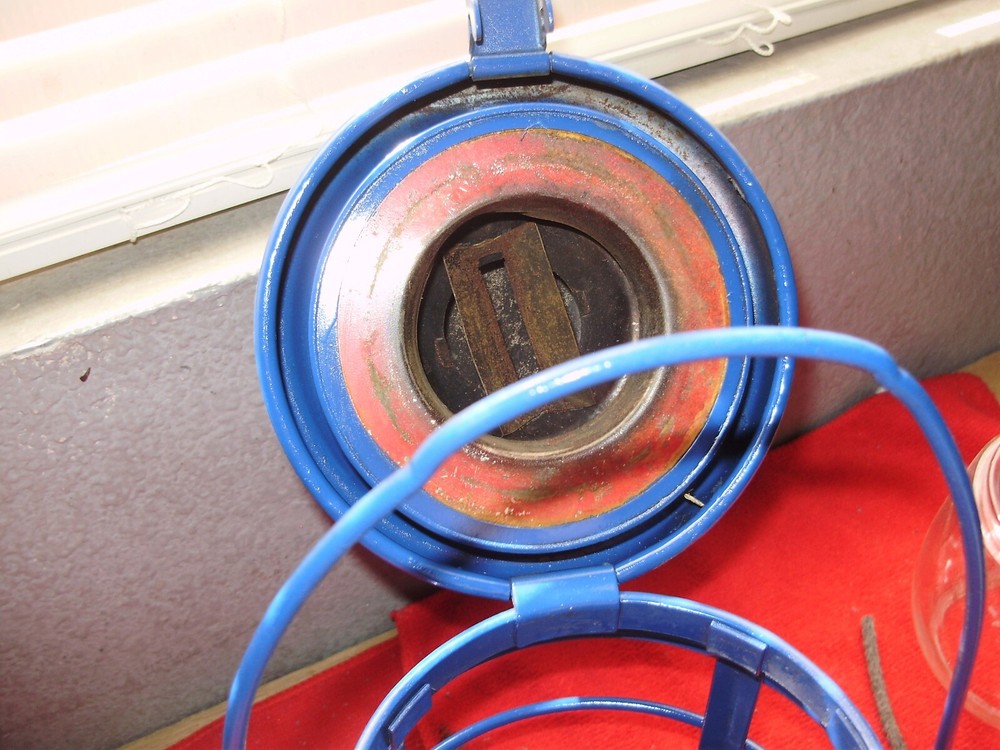 EMBURY MODEL 225 BLUE CONTRACTOR'S LANTERN